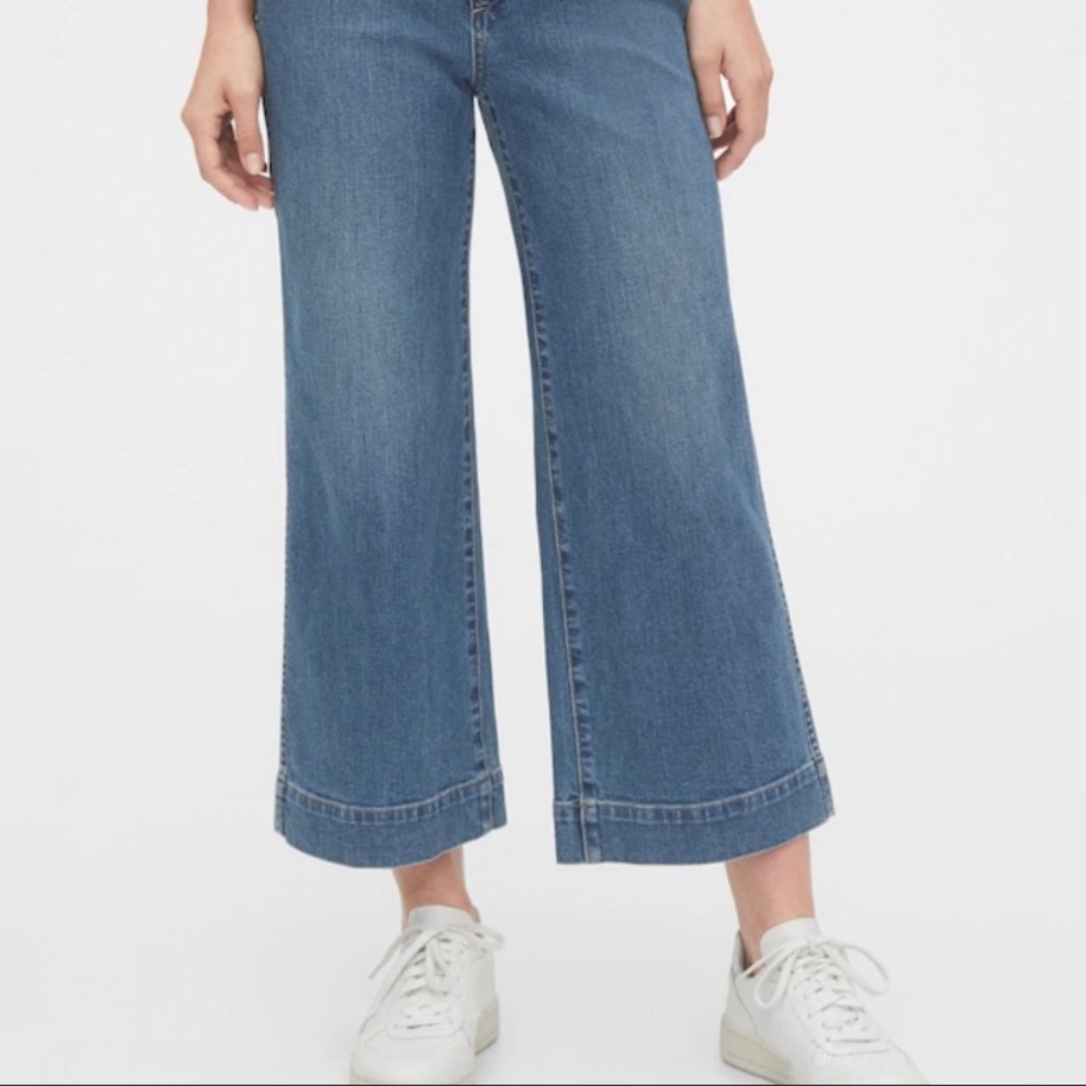 GAP high rise Wide- Leg Crop. Size  6/28.